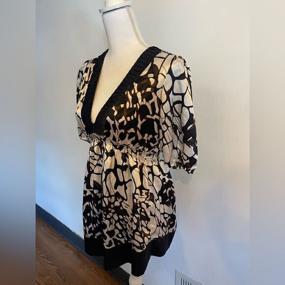 BCBG printed “kimono like” blouse. - Picture 2 of 3